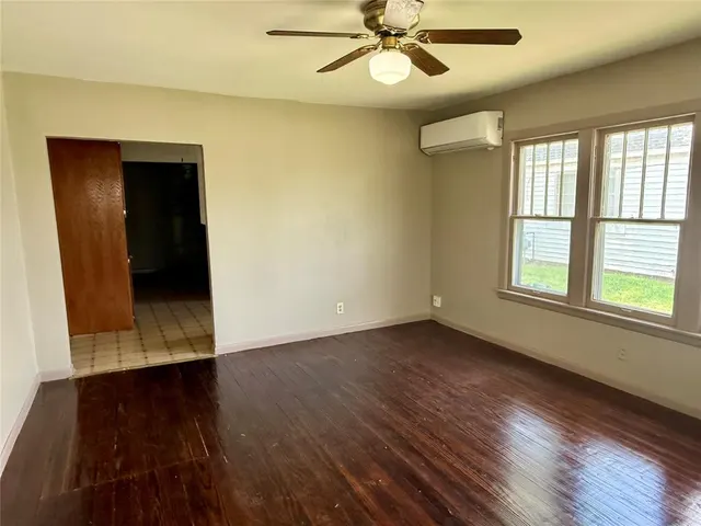 Photo 3 — 524 S 8th Street, Clinton, OK 73601