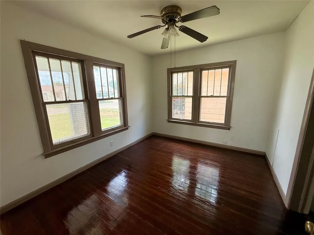 Photo 4 — 524 S 8th Street, Clinton, OK 73601