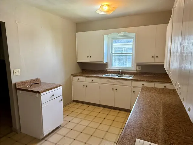 Photo 5 — 524 S 8th Street, Clinton, OK 73601