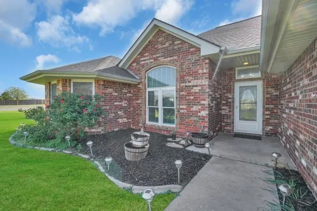 Photo 3 — 2 Havenshire Circle, Lawton, OK 73505