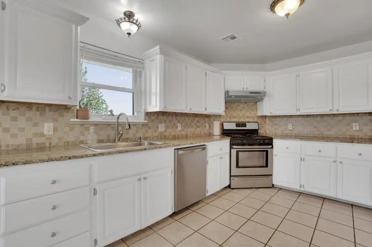Photo 10 — 2 Havenshire Circle, Lawton, OK 73505