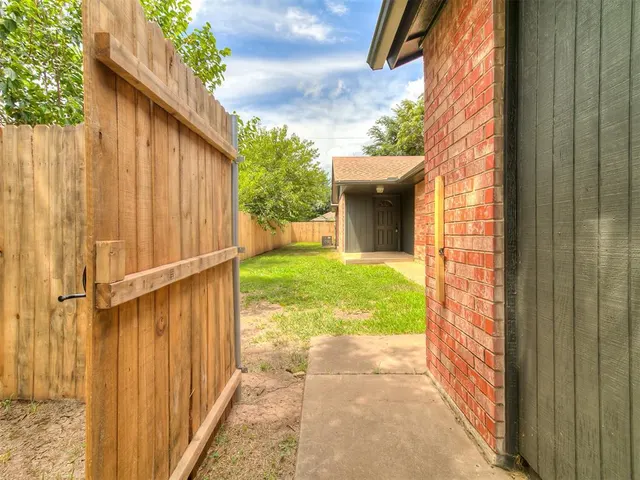 Photo 2 — 341 NW 119th Street, Oklahoma City, OK 73114