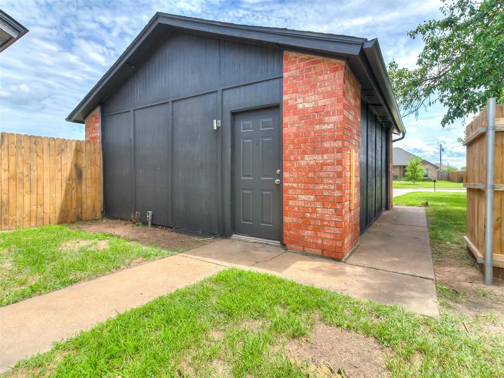 Photo 3 — 341 NW 119th Street, Oklahoma City, OK 73114