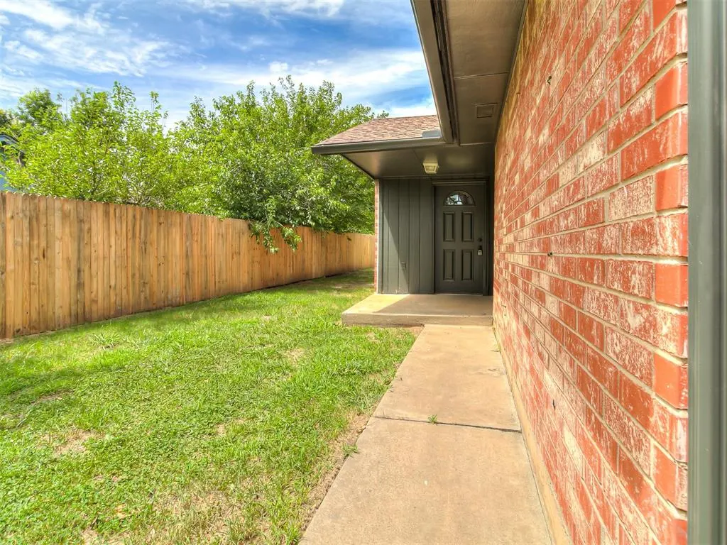 Photo 7 — 341 NW 119th Street, Oklahoma City, OK 73114