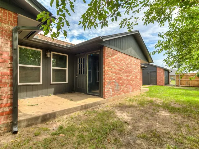 Photo 8 — 341 NW 119th Street, Oklahoma City, OK 73114