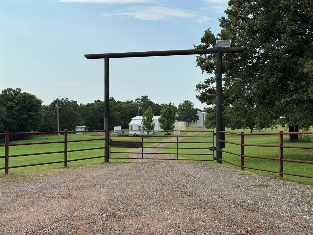 Photo 2 — 330548 E 920 Road, Wellston, OK 74881