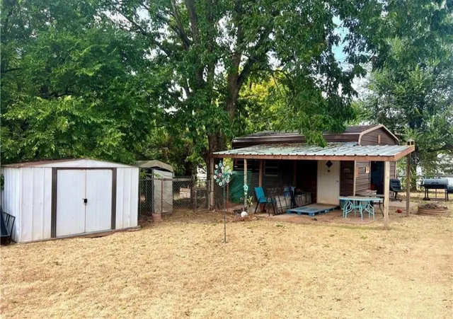 Photo 2 — 501 W H Avenue, Alex, OK 73002