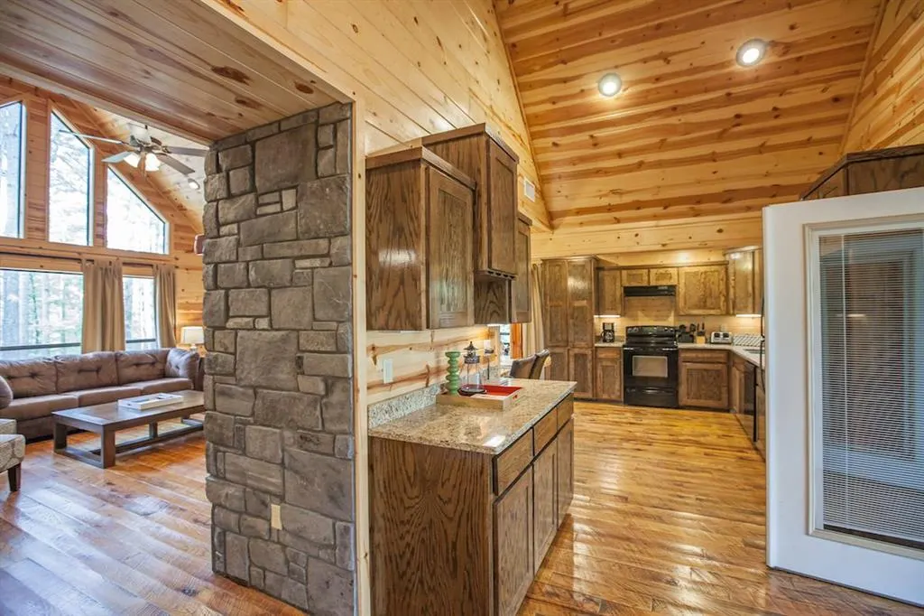 Photo 5 — 165 Huckleberry Trail, Broken Bow, OK 74728