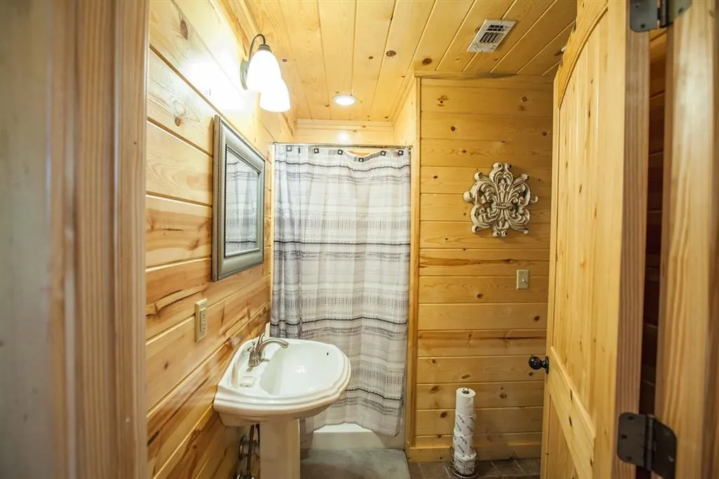 Photo 13 — 165 Huckleberry Trail, Broken Bow, OK 74728
