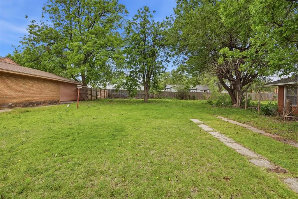 Photo 2 — 1025 Adams Avenue, Elk City, OK 73644