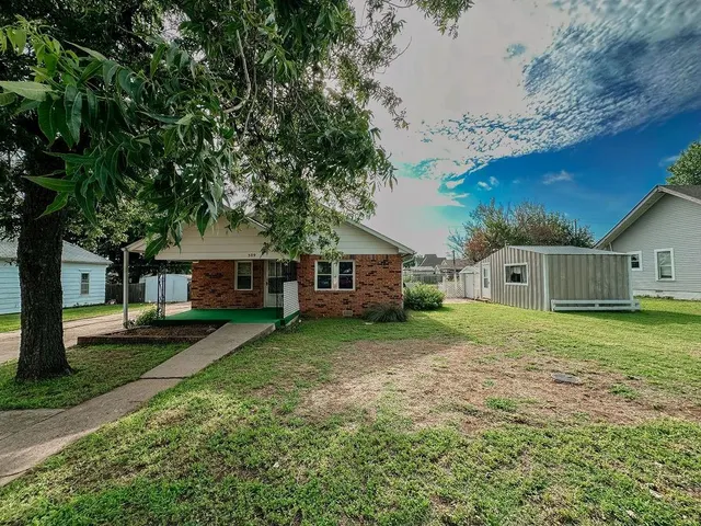 Photo 3 — 309 N Spencer Avenue, Hinton, OK 73047