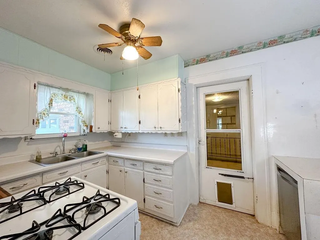 Photo 10 — 309 N Spencer Avenue, Hinton, OK 73047