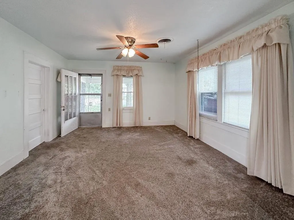 Photo 12 — 309 N Spencer Avenue, Hinton, OK 73047