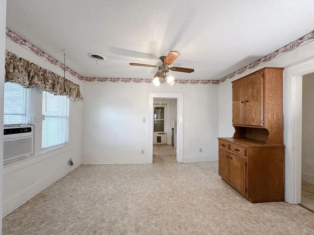 Photo 13 — 309 N Spencer Avenue, Hinton, OK 73047