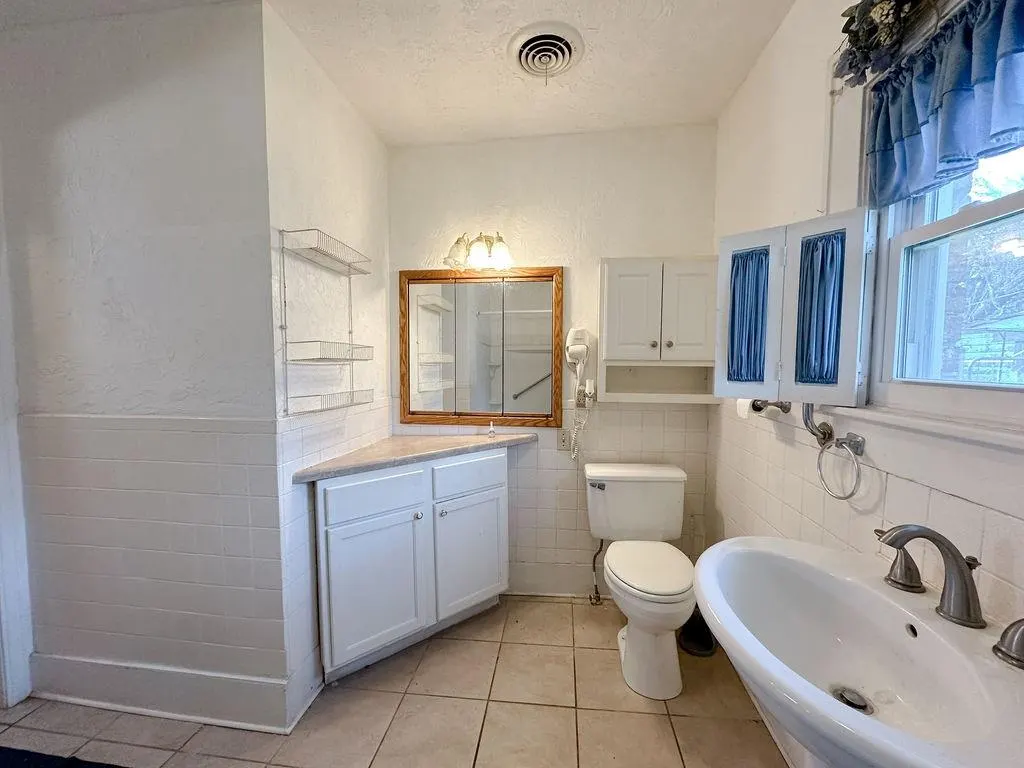 Photo 16 — 309 N Spencer Avenue, Hinton, OK 73047