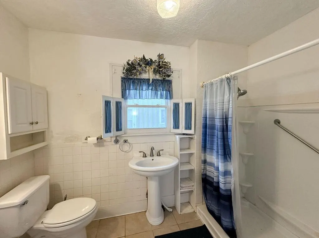 Photo 17 — 309 N Spencer Avenue, Hinton, OK 73047