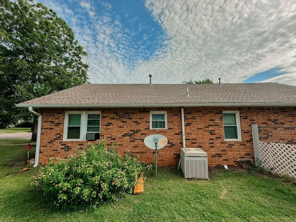 Photo 18 — 309 N Spencer Avenue, Hinton, OK 73047