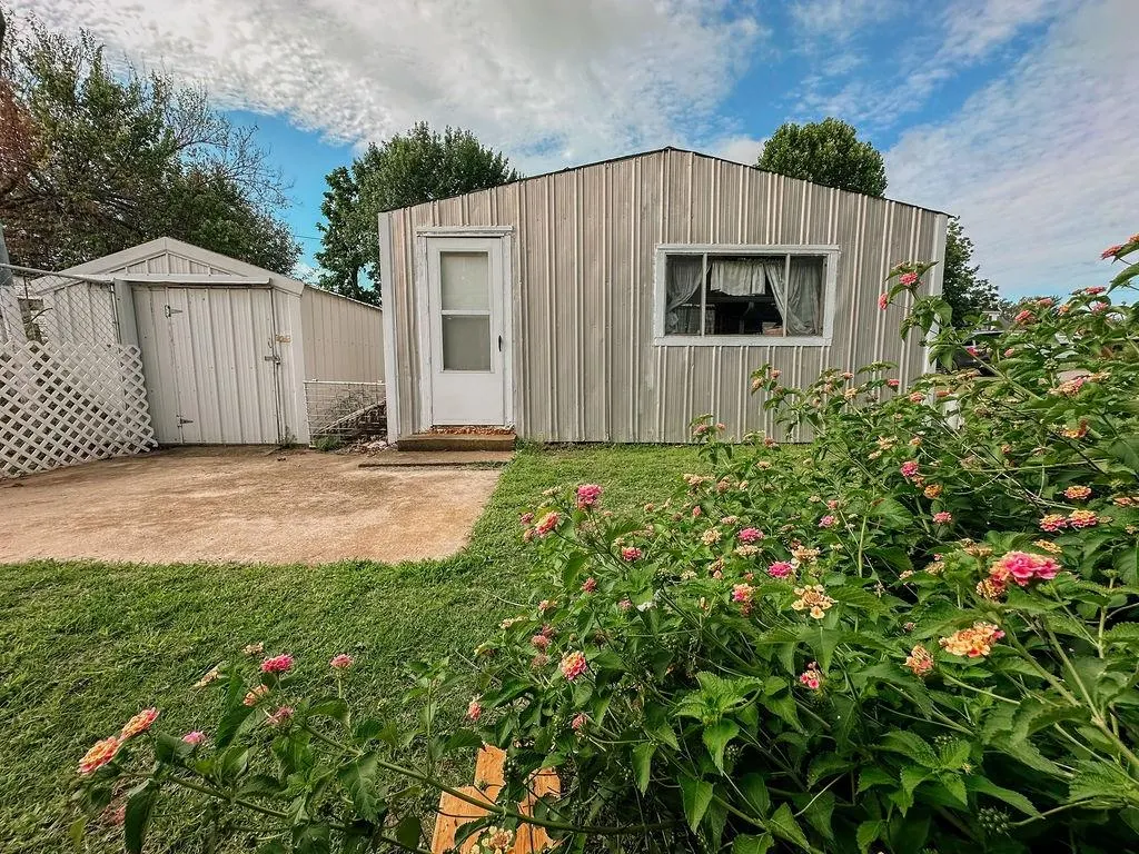 Photo 20 — 309 N Spencer Avenue, Hinton, OK 73047