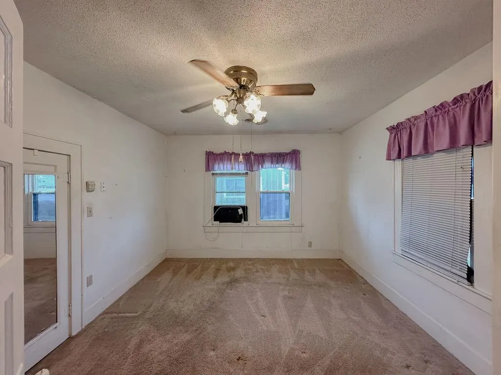 Photo 24 — 309 N Spencer Avenue, Hinton, OK 73047