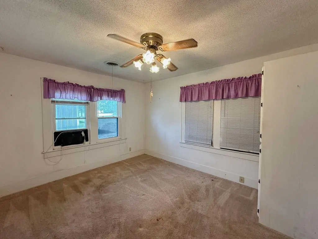 Photo 25 — 309 N Spencer Avenue, Hinton, OK 73047