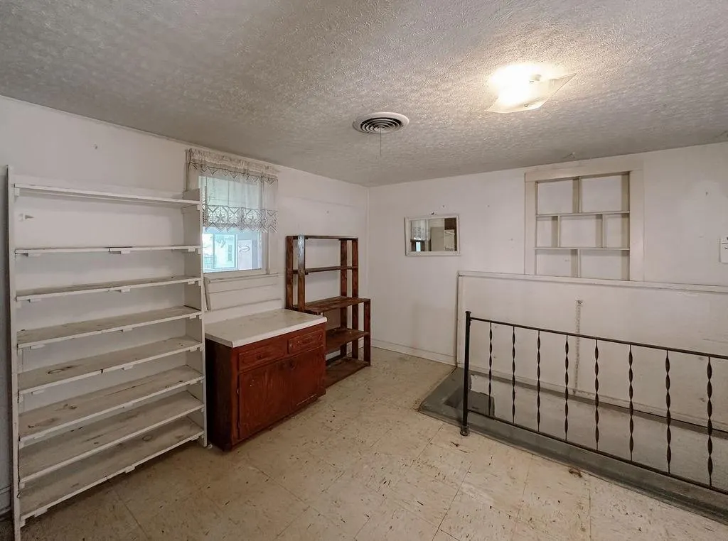 Photo 30 — 309 N Spencer Avenue, Hinton, OK 73047