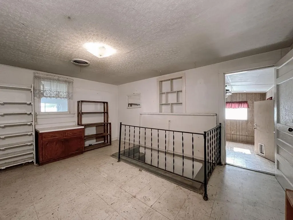 Photo 31 — 309 N Spencer Avenue, Hinton, OK 73047