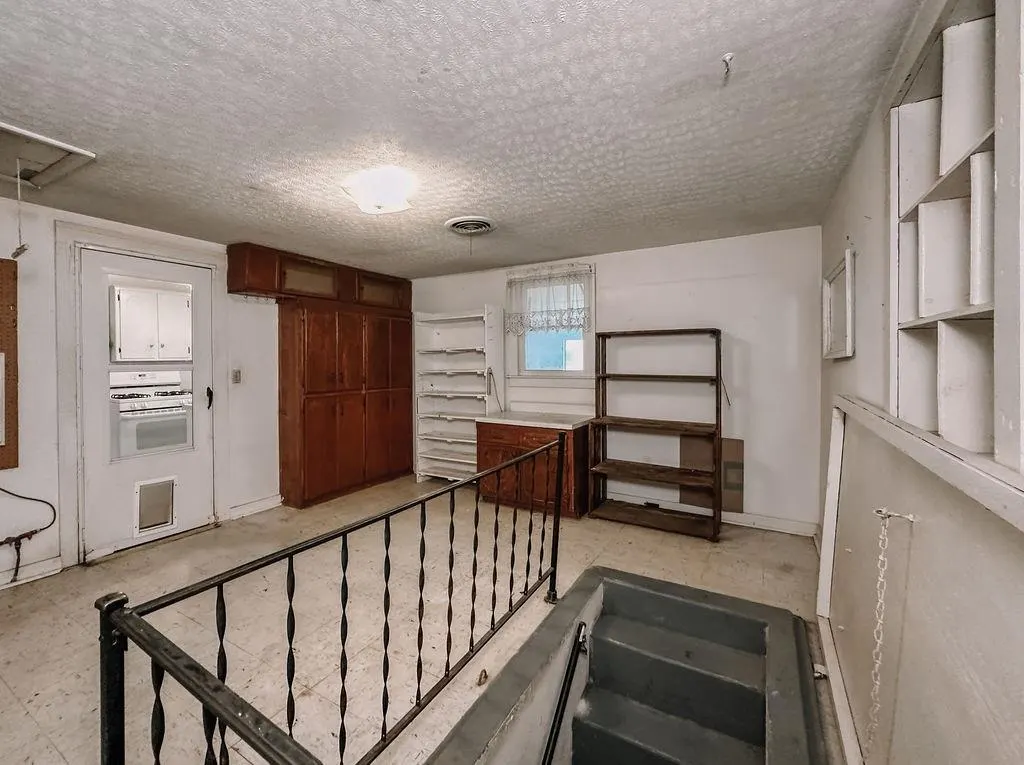 Photo 33 — 309 N Spencer Avenue, Hinton, OK 73047