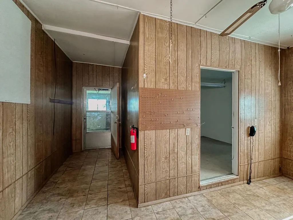 Photo 35 — 309 N Spencer Avenue, Hinton, OK 73047