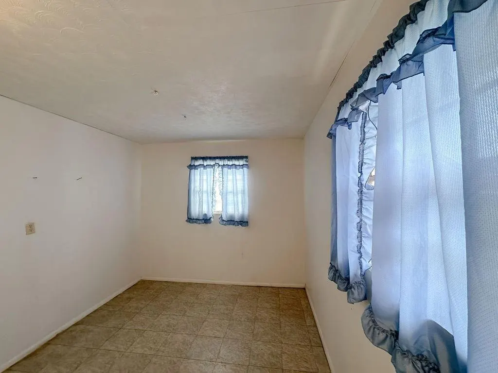 Photo 37 — 309 N Spencer Avenue, Hinton, OK 73047