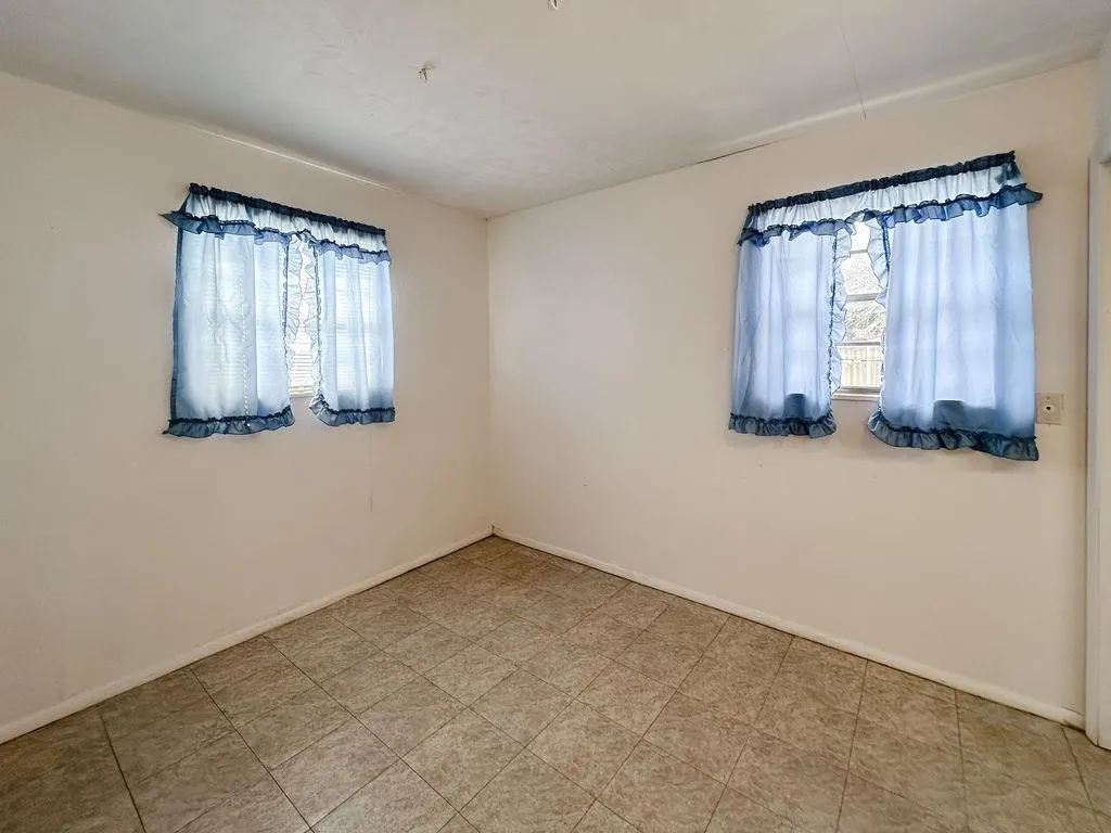 Photo 38 — 309 N Spencer Avenue, Hinton, OK 73047