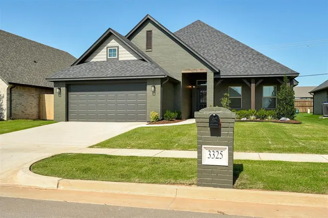 Photo 2 — 3325 Slate River Drive, Yukon, OK 73099