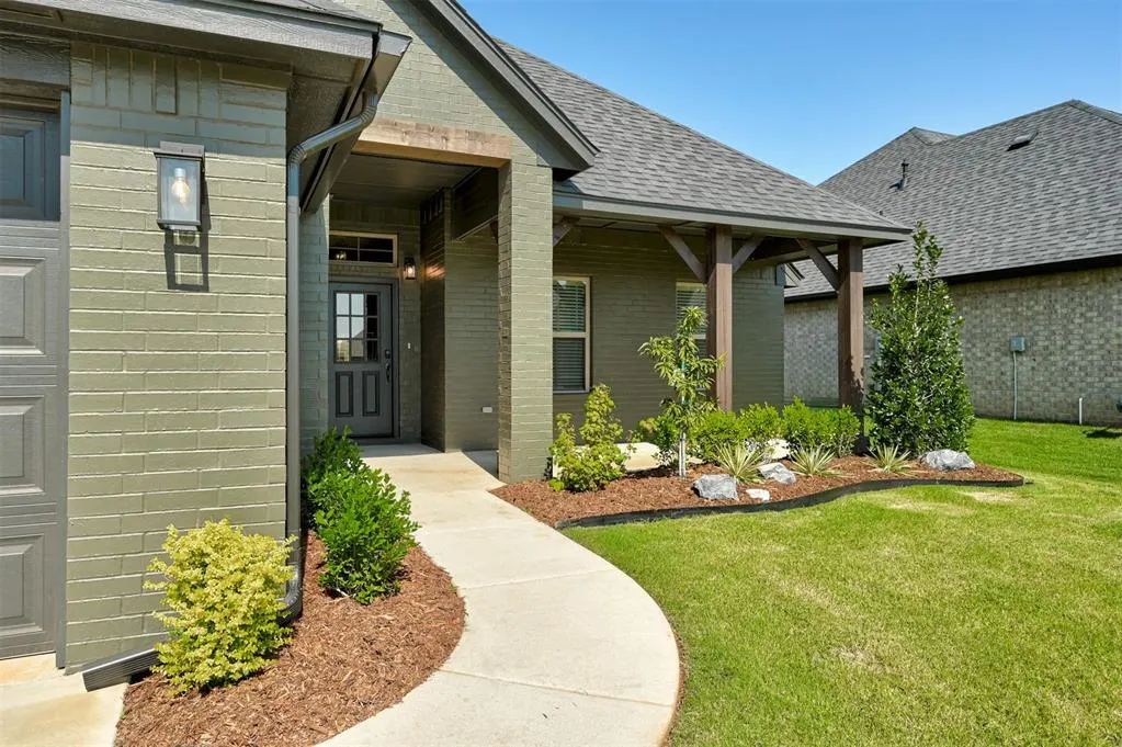 Photo 3 — 3325 Slate River Drive, Yukon, OK 73099