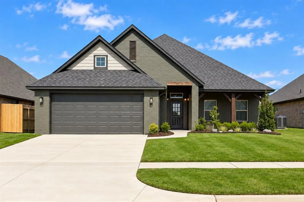 Front exterior — 3325 Slate River Drive, Yukon, OK 73099