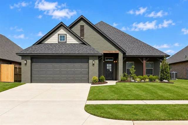 Front exterior — 3325 Slate River Drive, Yukon, OK 73099