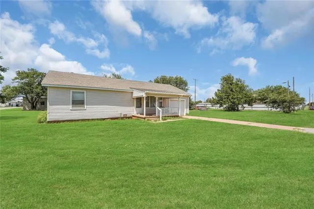 Photo 2 — 105 E Walk, Canute, OK 73626