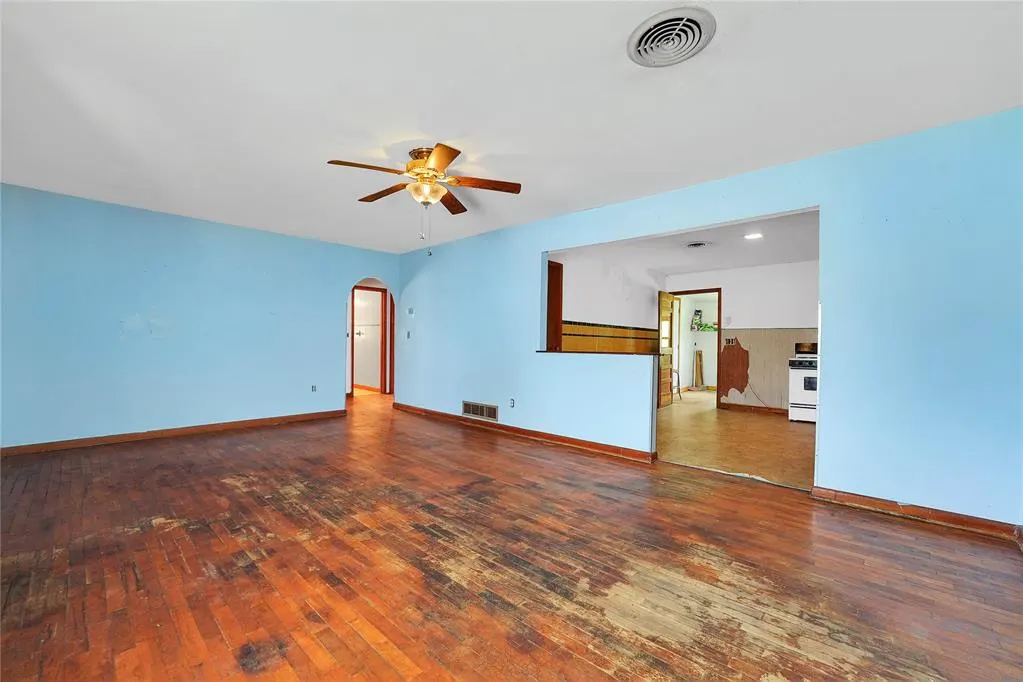 Photo 4 — 105 E Walk, Canute, OK 73626