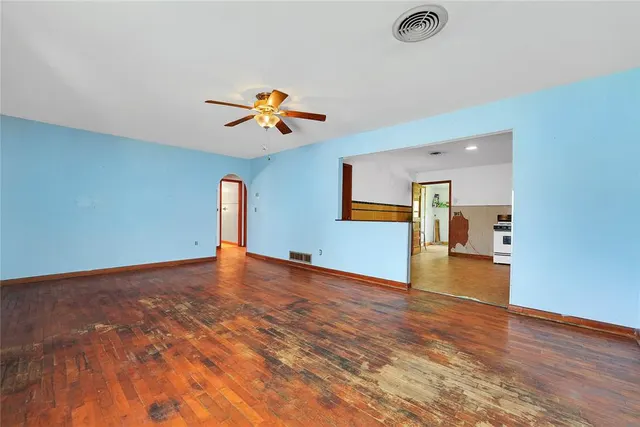Photo 4 — 105 E Walk, Canute, OK 73626