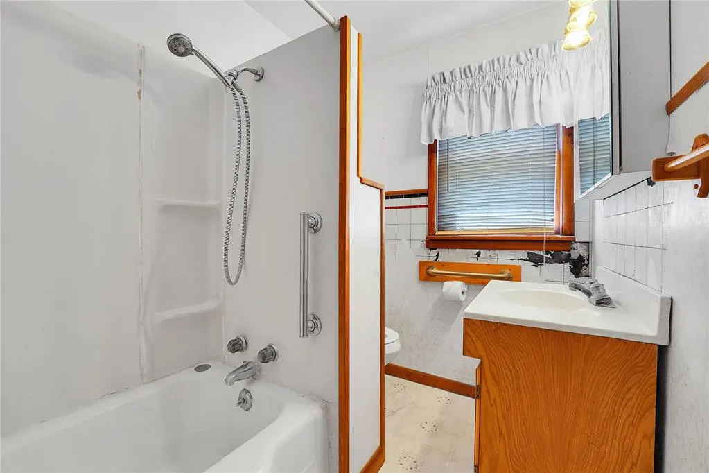 Photo 15 — 105 E Walk, Canute, OK 73626