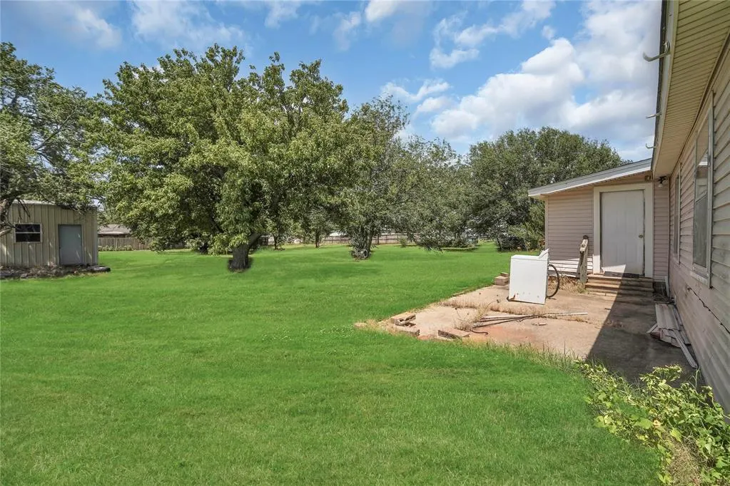 Photo 23 — 105 E Walk, Canute, OK 73626