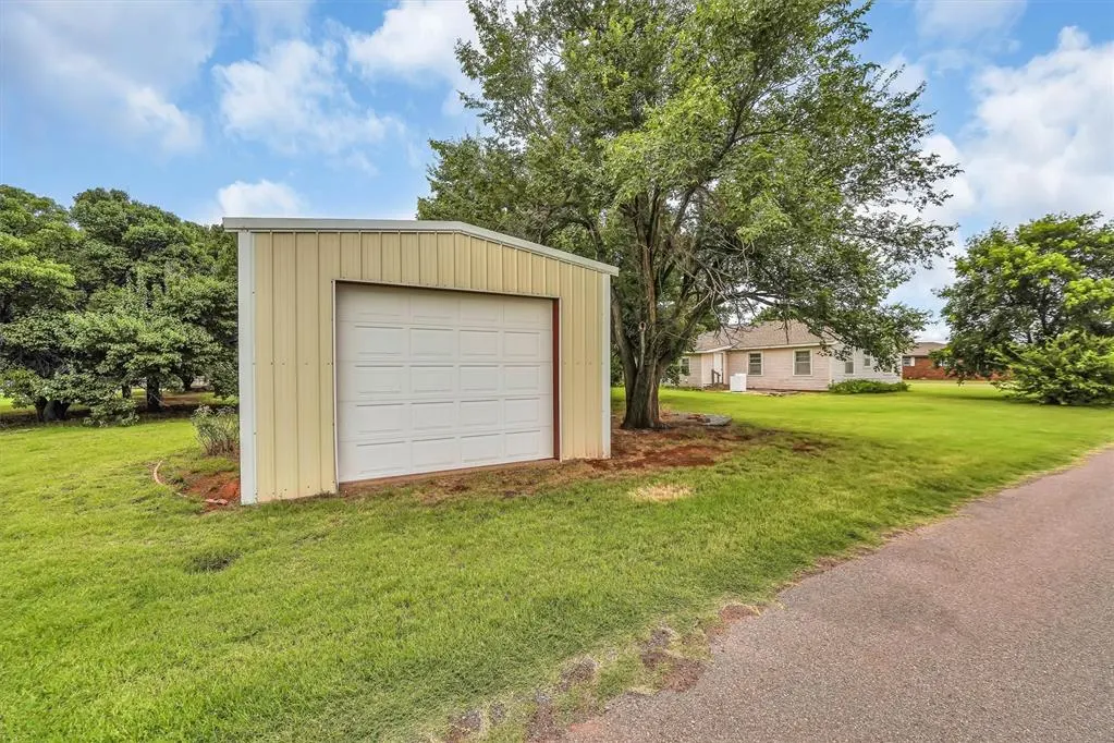 Photo 26 — 105 E Walk, Canute, OK 73626