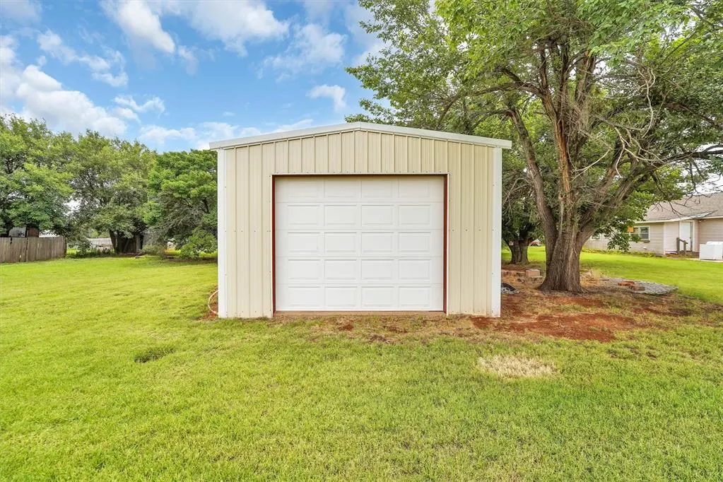 Photo 27 — 105 E Walk, Canute, OK 73626
