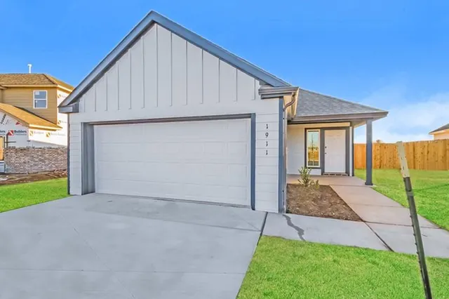 Front exterior — 1911 Malus Way, El Reno, OK 73036