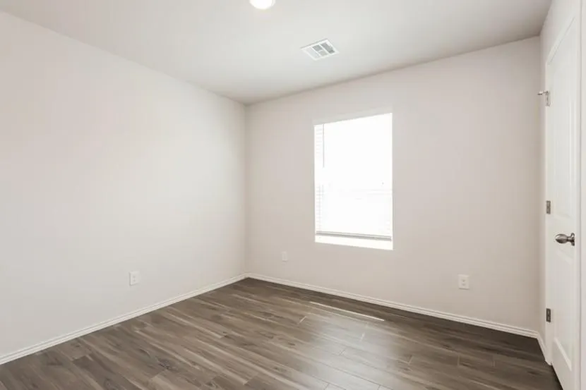 Photo 5 — 1911 Malus Way, El Reno, OK 73036