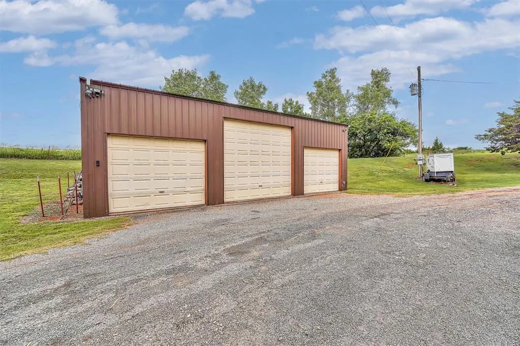Photo 31 — 22117 E 1250 Road, Rocky, OK 73661