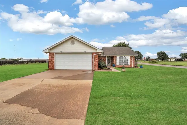 Front exterior — 506 Russell Avenue, Cordell, OK 73632