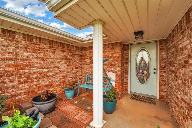 Photo 3 — 506 Russell Avenue, Cordell, OK 73632