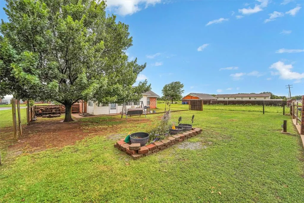 Photo 32 — 506 Russell Avenue, Cordell, OK 73632