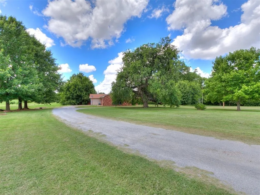 Photo 2 — 1066 County Road 1383, Chickasha, OK 73018