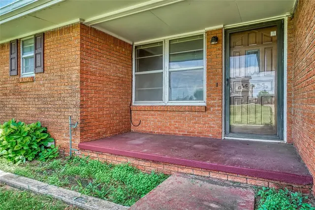 Photo 2 — 2724 S Chapman Road, Clinton, OK 73601