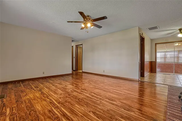 Photo 3 — 2724 S Chapman Road, Clinton, OK 73601